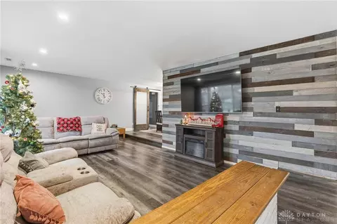 Living - 4916 Arrowhead Dr, Dayton, OH 45440 photo 1 of 2