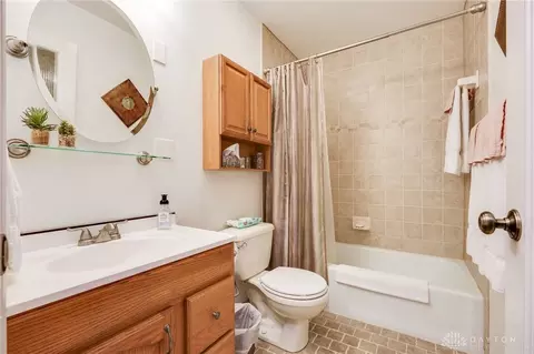 Bath - 6070 Hackamore Trl, Dayton, OH 45459 photo 1 of 3