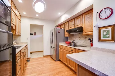 Kitchen - 6070 Hackamore Trl, Dayton, OH 45459 photo 4 of 4