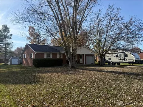 7504 Brock Dr, Blanchester, OH 45107 photo 2