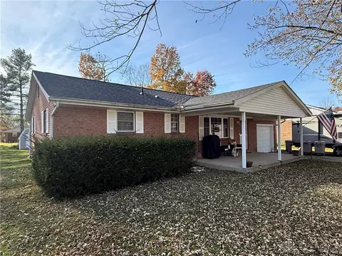 7504 Brock Dr, Blanchester, OH 45107