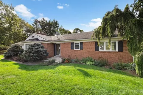 1594 Mapleton Dr, Centerville, OH 45459