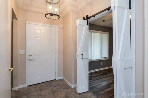 Entry Way - 1836 Dunseth Ln, Springfield, OH 45503 photo 1 of 5
