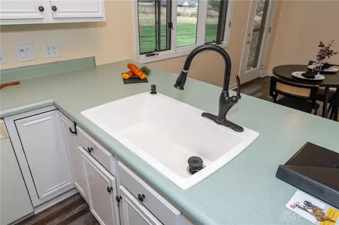 Kitchen - 1836 Dunseth Ln, Springfield, OH 45503 photo 4 of 5