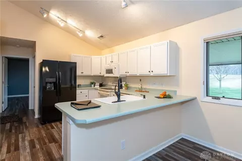 Kitchen - 1836 Dunseth Ln, Springfield, OH 45503 photo 1 of 5