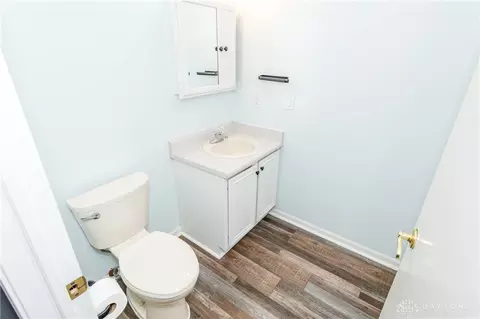 Bath - 1836 Dunseth Ln, Springfield, OH 45503 photo 2 of 7
