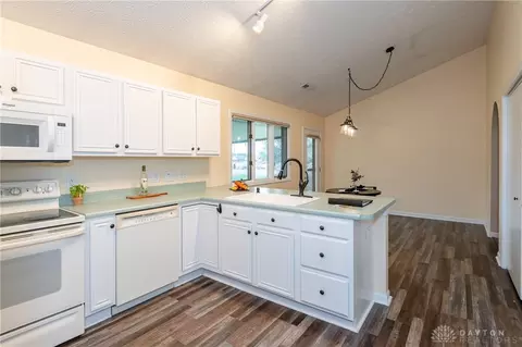 Kitchen - 1836 Dunseth Ln, Springfield, OH 45503 photo 3 of 5