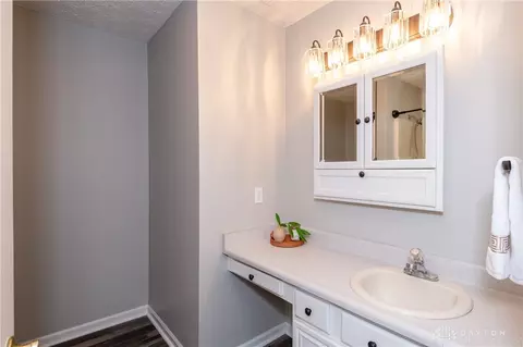 Bath - 1836 Dunseth Ln, Springfield, OH 45503 photo 4 of 7