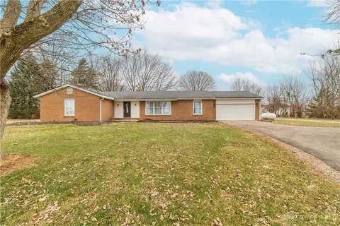 11724 Pansing Rd, Brookville, OH 45309