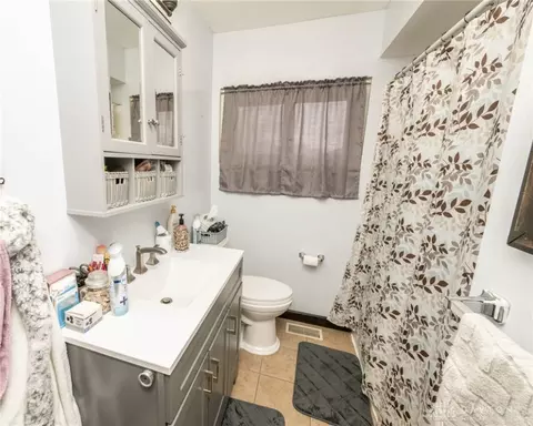 Bath - 283 Spinning Rd, Dayton, OH 45431 photo 1 of 7