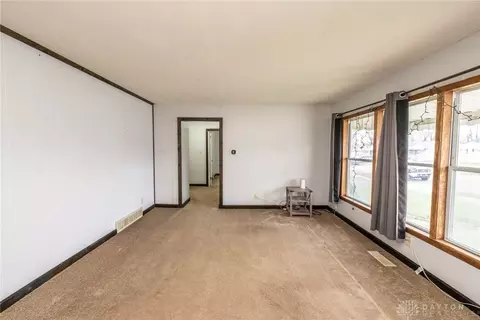 Living - 283 Spinning Rd, Dayton, OH 45431 photo 2 of 2