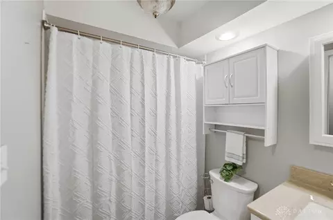 Bath - 116 Elmwood Dr, Dayton, OH 45459 photo 4 of 4