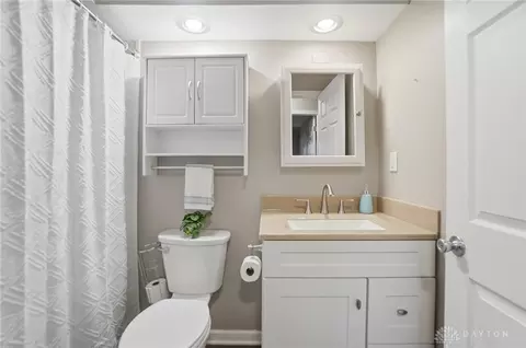 Bath - 116 Elmwood Dr, Dayton, OH 45459 photo 3 of 4