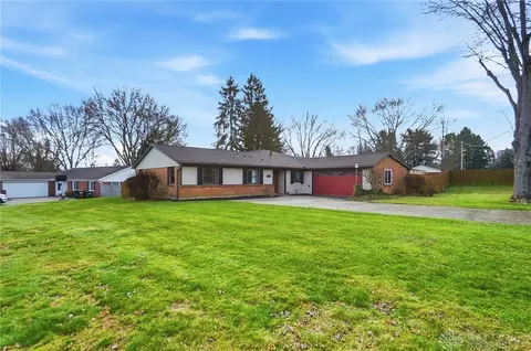 1478 Kensington Dr, Bellbrook, OH 45305