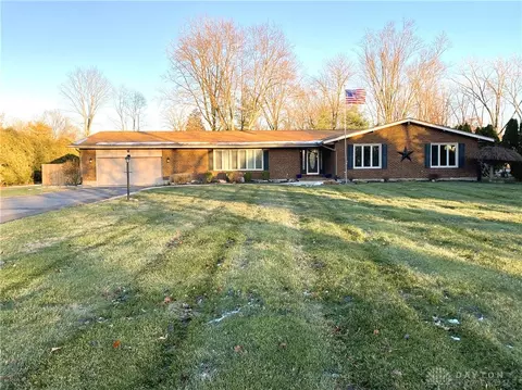 7776 Crestway Rd, Clayton, OH 45315