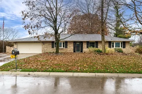3691 Southbrook Dr, Beavercreek, OH 45430