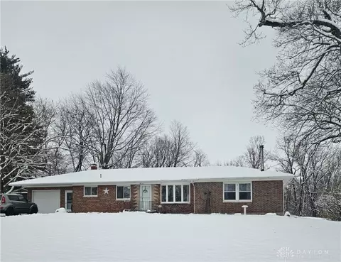 13 Laura Cir, Laura, OH 45337