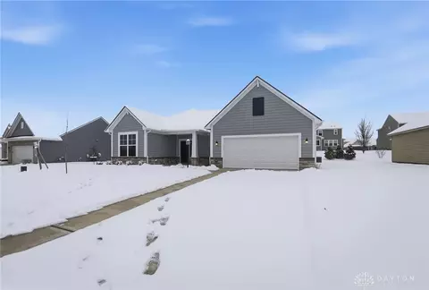 889 Reeder Cir, Dayton, OH 45458