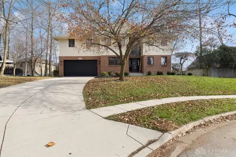 318 Shady Tree Ct, Clayton, OH 45315