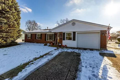 218 Chatham Dr, Fairborn, OH 45324
