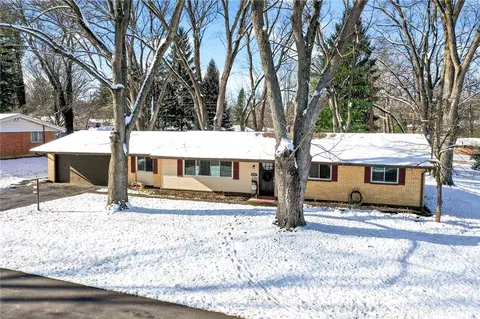 2317 Barnett Dr, Bellbrook, OH 45305
