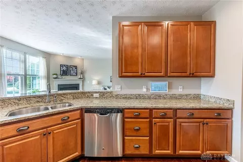Kitchen - 9363 Oak Brook Dr, Centerville, OH 45458 photo 2 of 3