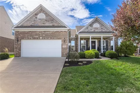 9363 Oak Brook Dr, Centerville, OH 45458