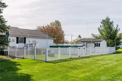Exterior - 2753 Deer Run Rd, Springfield, OH 45504 photo 6 of 8