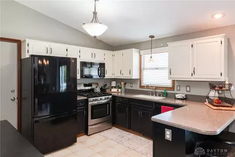 Kitchen - 2753 Deer Run Rd, Springfield, OH 45504 photo 1 of 3