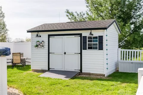 Exterior - 2753 Deer Run Rd, Springfield, OH 45504 photo 5 of 8