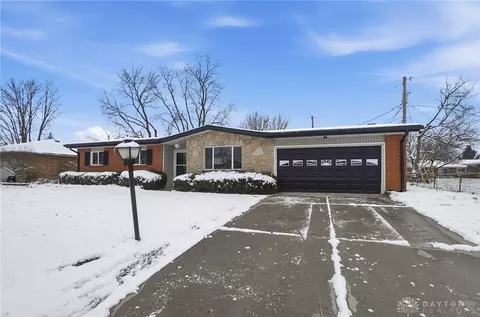 302 Highland Dr, Englewood, OH 45322