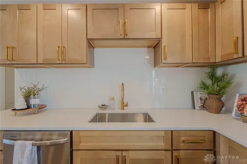 Kitchen - 1002 Frontier Dr, Troy, OH 45373 photo 3 of 5