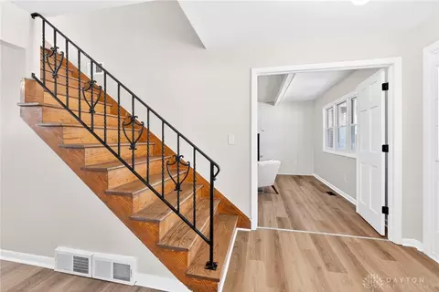 Entry Way - 2440 E Possum Rd, Springfield, OH 45502 photo 2 of 4