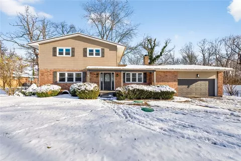 2440 E Possum Rd, Springfield, OH 45502