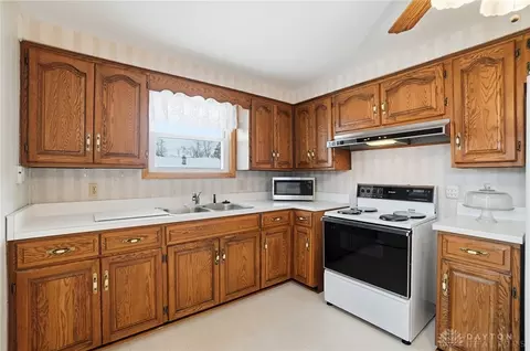 4135 Anoka St, Springfield, OH 45503 photo 9
