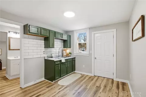 Entry Way - 1606 Karr, Springfield, OH 45503 photo 2 of 4