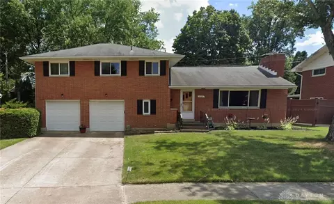 824 Lovetta Dr, Dayton, OH 45429
