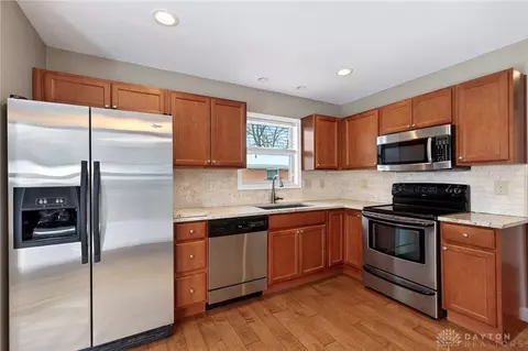 Kitchen - 2575 Martha Ln, Hamilton, OH 45013 photo 2 of 4