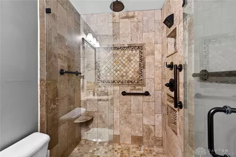 Bath - 2575 Martha Ln, Hamilton, OH 45013 photo 2 of 4