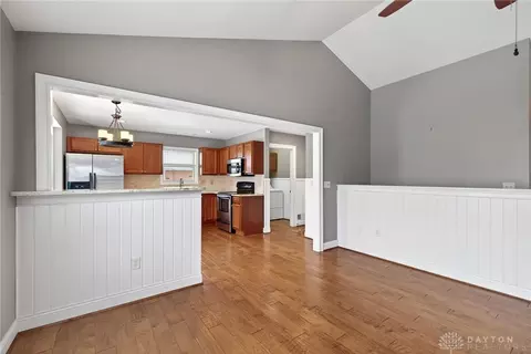 Living - 2575 Martha Ln, Hamilton, OH 45013 photo 5 of 7