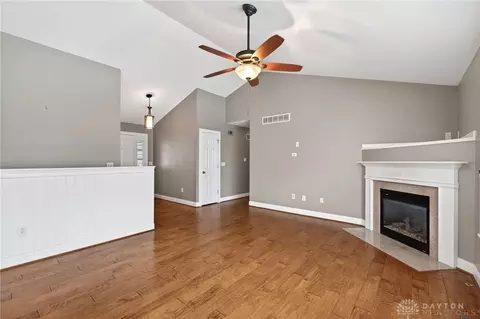 Living - 2575 Martha Ln, Hamilton, OH 45013 photo 4 of 7
