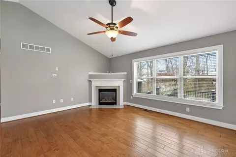 Living - 2575 Martha Ln, Hamilton, OH 45013 photo 3 of 7