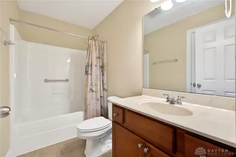 Bath - 2575 Martha Ln, Hamilton, OH 45013 photo 3 of 4