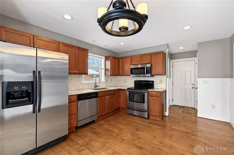 Kitchen - 2575 Martha Ln, Hamilton, OH 45013 photo 3 of 4