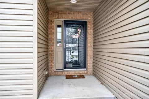 Entry Way - 2575 Martha Ln, Hamilton, OH 45013 photo 1 of 5
