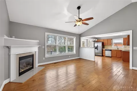 Living - 2575 Martha Ln, Hamilton, OH 45013 photo 2 of 7