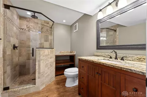 Bath - 2575 Martha Ln, Hamilton, OH 45013 photo 4 of 4