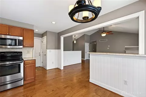 Entry Way - 2575 Martha Ln, Hamilton, OH 45013 photo 5 of 5