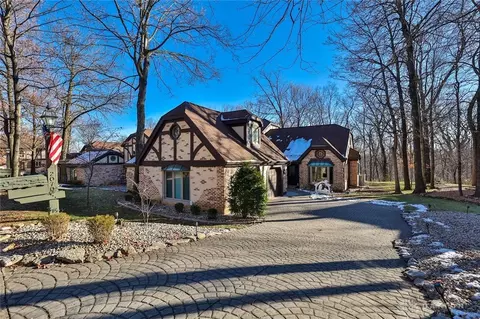 2070 Settlers Trl, Vandalia, OH 45377