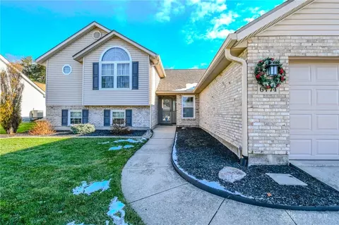 6774 Evergreen Cir, Huber Heights, OH 45424